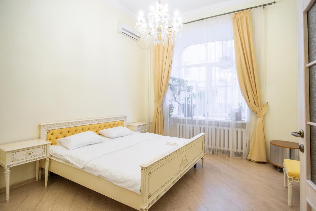 Comfortable Apartment On Mikhaylovskiy Lane Kiev Buitenkant foto