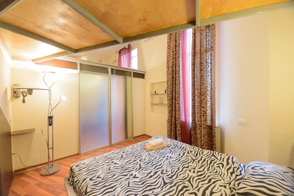 Comfortable Apartment On Mikhaylovskiy Lane Kiev Buitenkant foto
