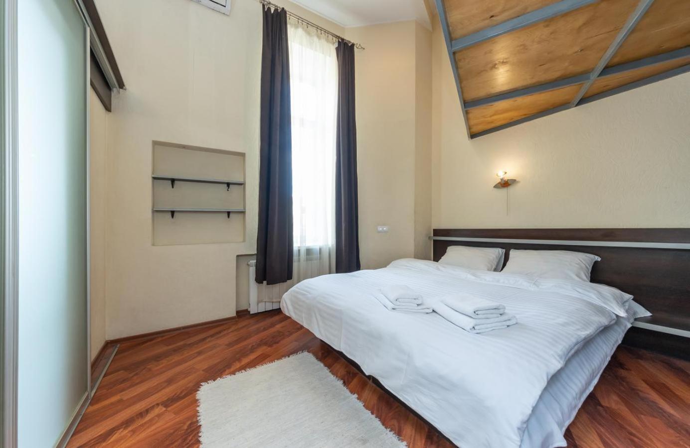 Comfortable Apartment On Mikhaylovskiy Lane Kiev Buitenkant foto