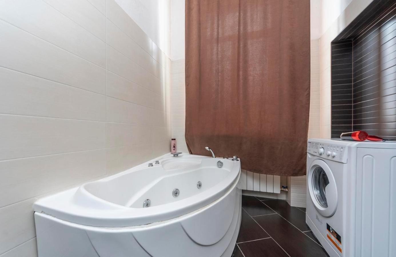 Comfortable Apartment On Mikhaylovskiy Lane Kiev Buitenkant foto