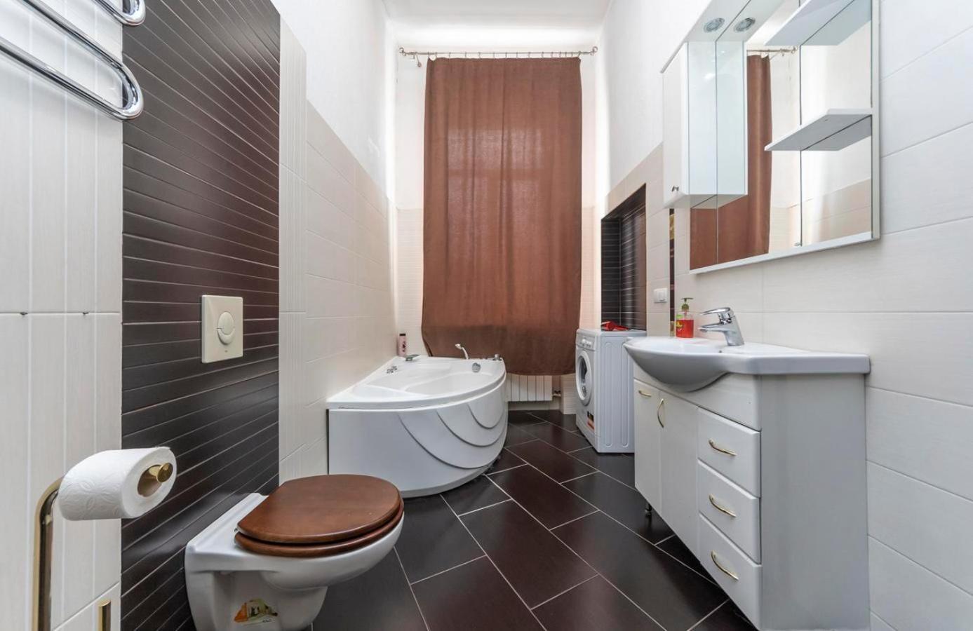 Comfortable Apartment On Mikhaylovskiy Lane Kiev Buitenkant foto