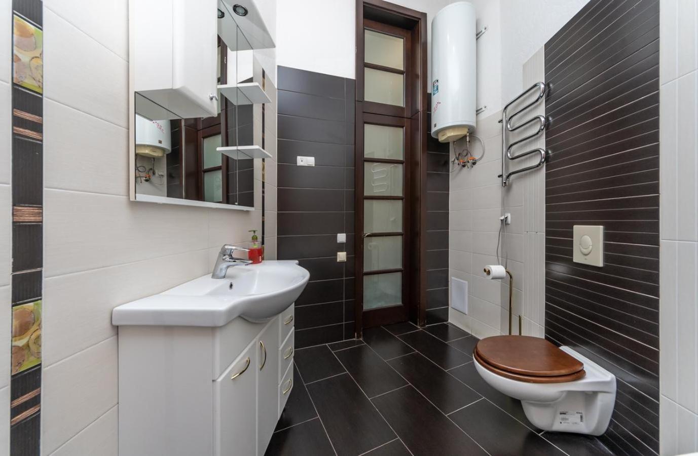 Comfortable Apartment On Mikhaylovskiy Lane Kiev Buitenkant foto