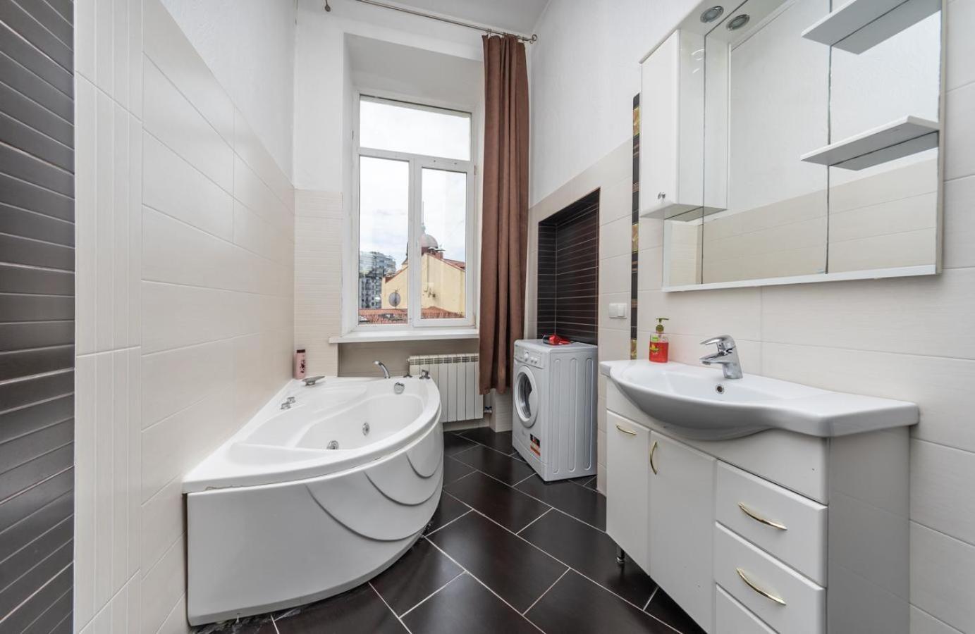 Comfortable Apartment On Mikhaylovskiy Lane Kiev Buitenkant foto