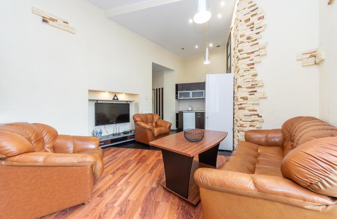 Comfortable Apartment On Mikhaylovskiy Lane Kiev Buitenkant foto